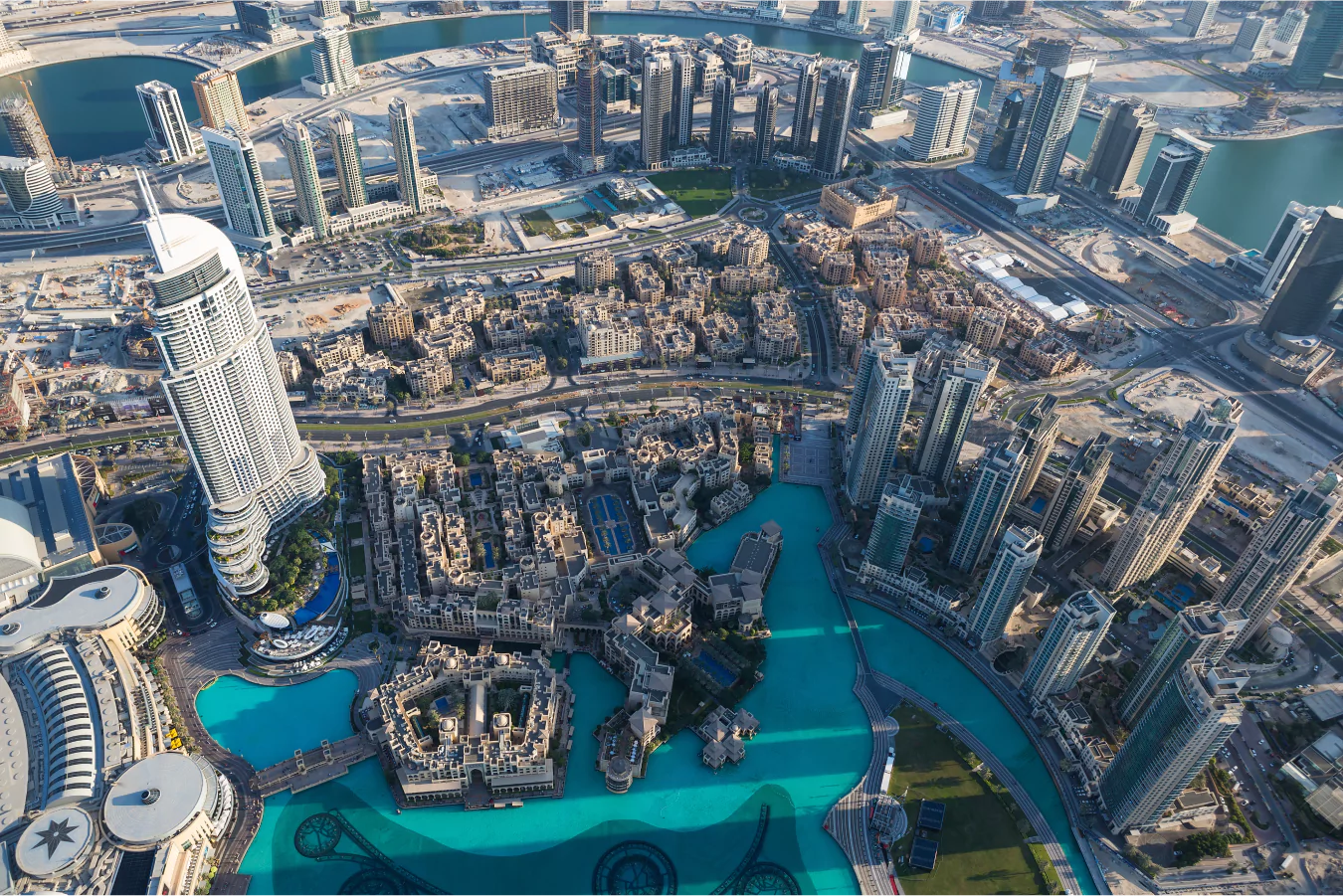 It is common for many clients to have uncertainties when it comes to understanding the differences between off-plan and secondary properties in the real estate 